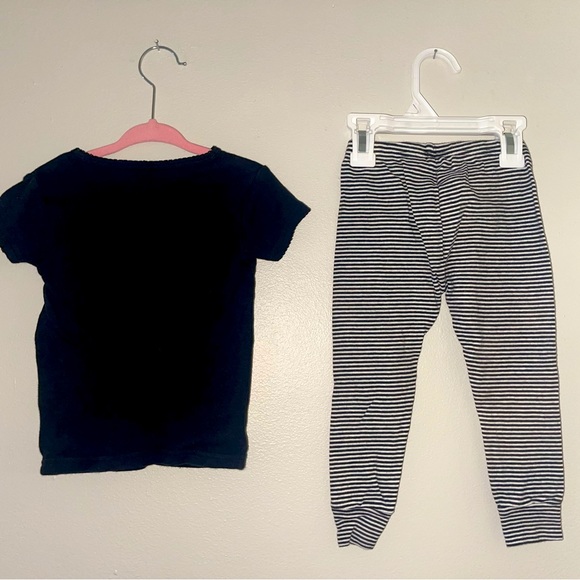 Carters, baby girl pajamas set, size 24M - Picture 2 of 4